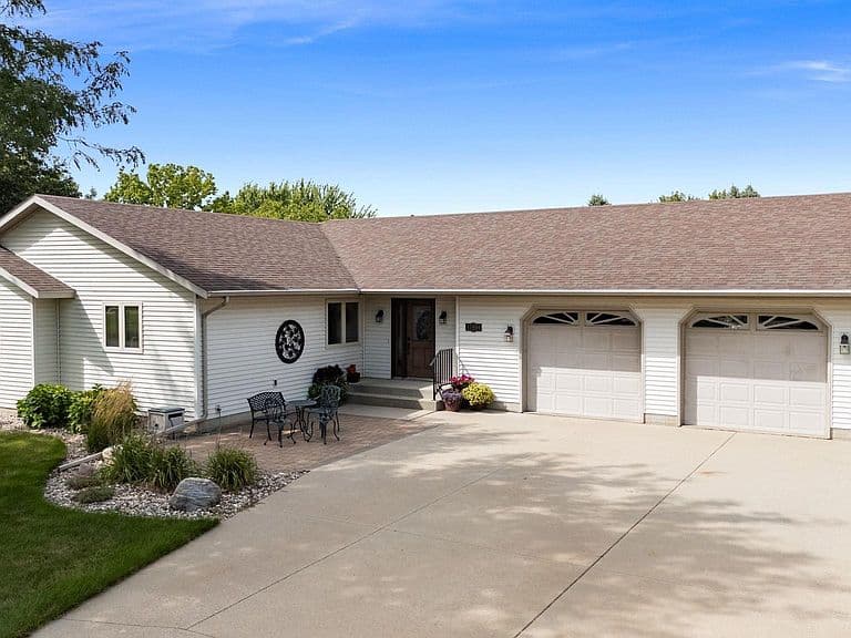 47894 Drew St photo 1