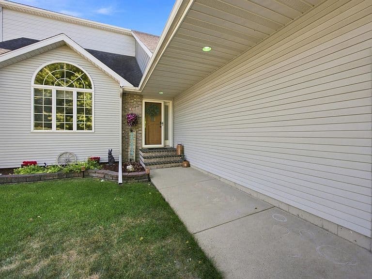 1975 29th Street Cir S photo 3