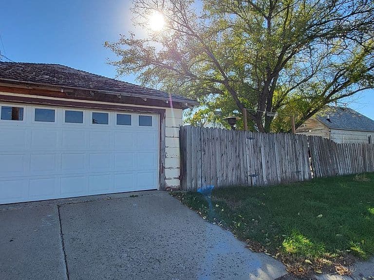 620 Knight St photo 4