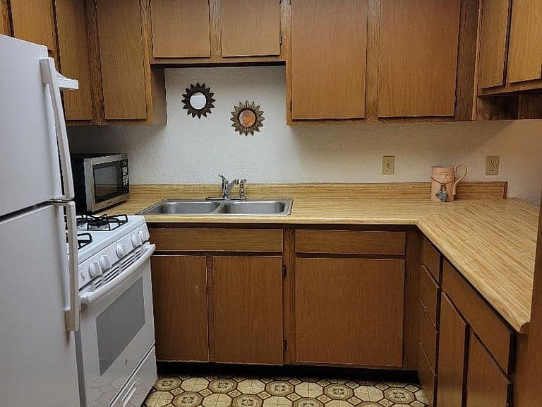 877 E LANCASTER Circle photo 4