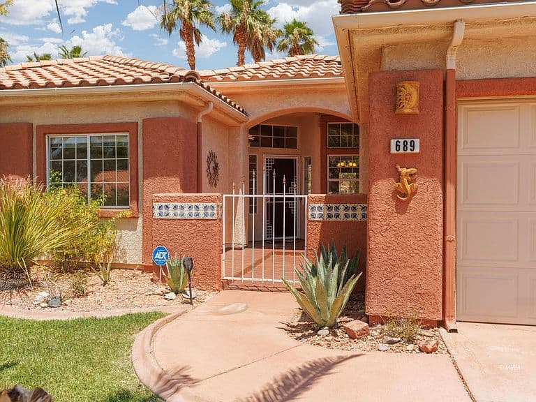 689 Rancho Cir photo 3