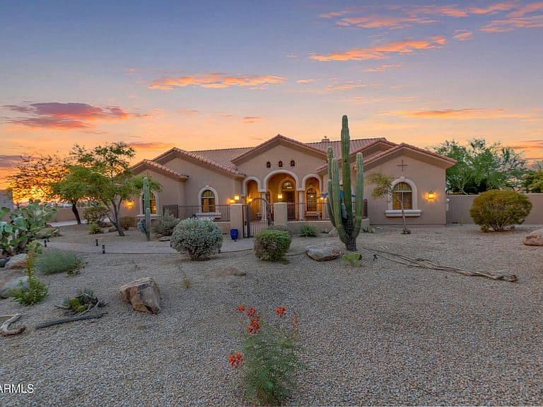 19524 W CORTO Lane photo 3