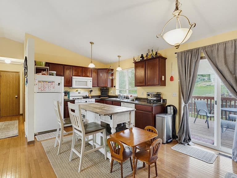 1013 Ziebach St photo 5