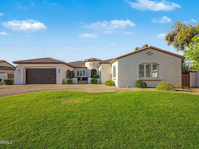 8406 W LOUISE Court photo 5