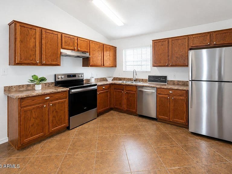 8511 W COLLEGE Drive photo 3