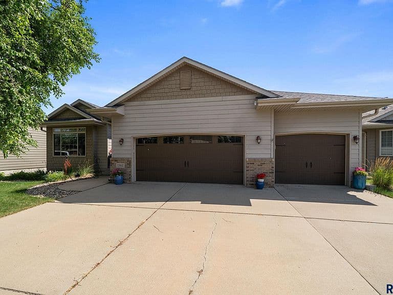 2512 S Lancaster Dr photo 1