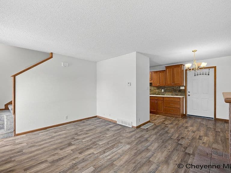 100 Clover Ct photo 5