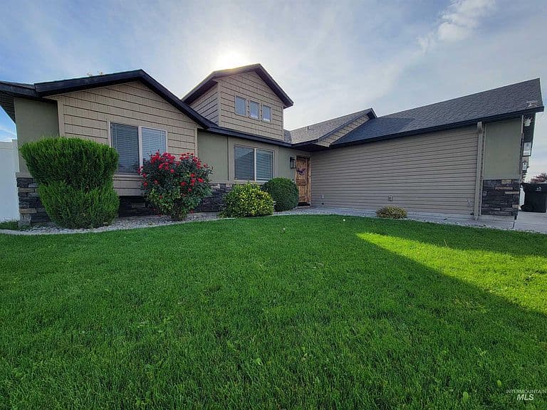 2536 Yellowstone Trl photo 2