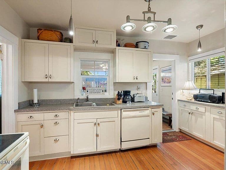 212 W AUBREY Street photo 5