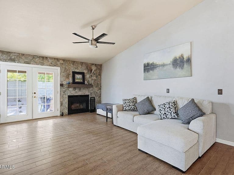 15633 N 63RD Street photo 3