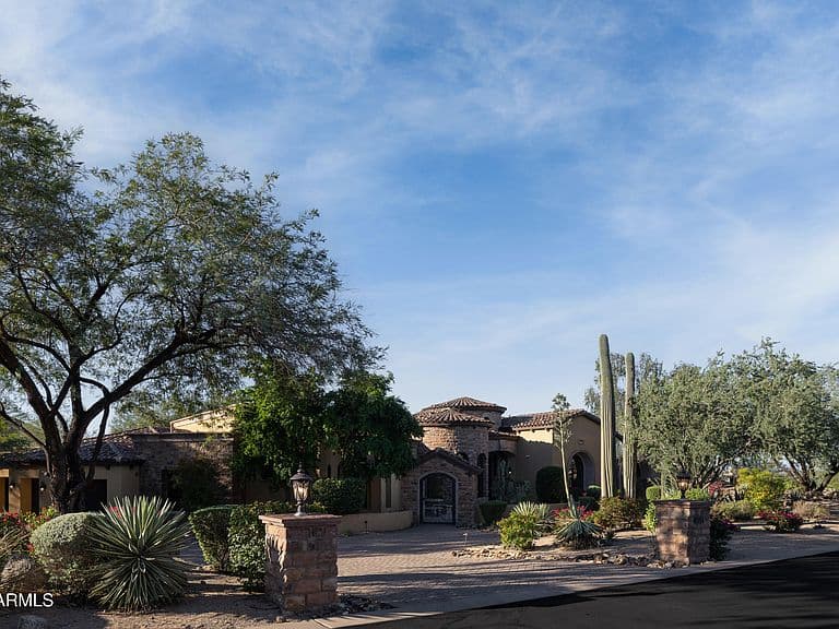 4037 N PINNACLE HILLS Circle photo 2