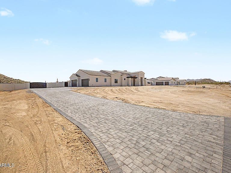 3213 W LIND Road photo 3