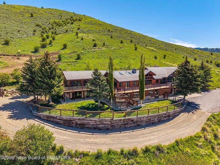 2490 E La Bonte Rd photo 1