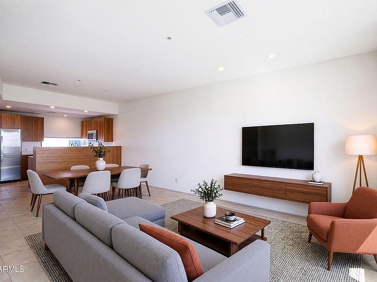 1145 E WHITTON Avenue #1008 photo 3