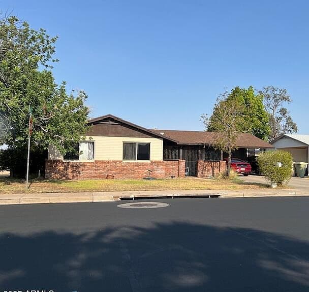 9004 N 53RD Avenue photo 1