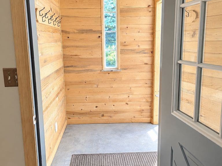 426 Queens Way photo 3