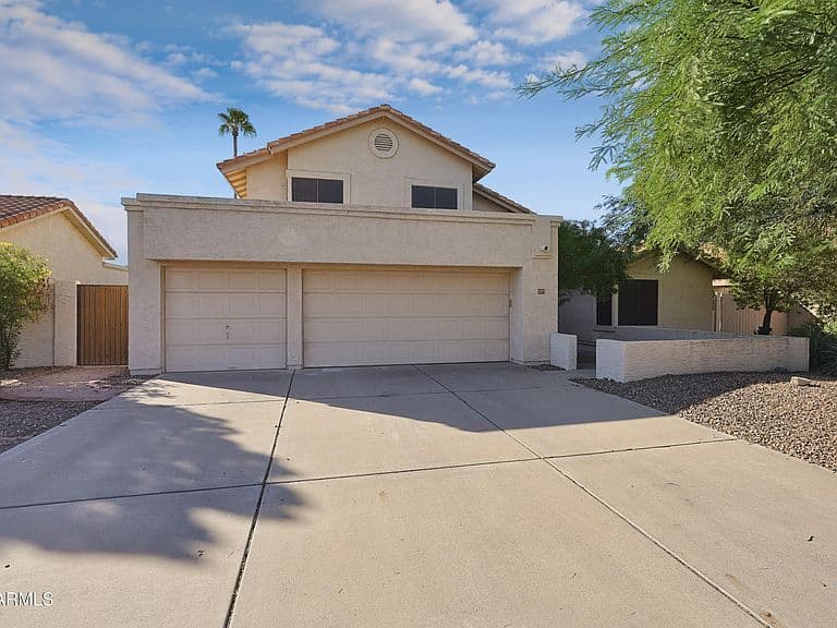 177 W CAROLINE Lane photo 4