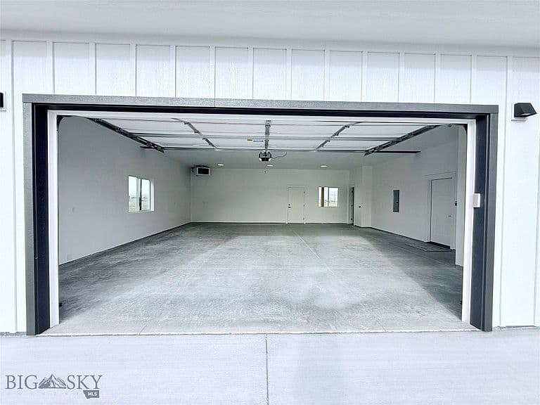 858 Accolade Loop photo 4