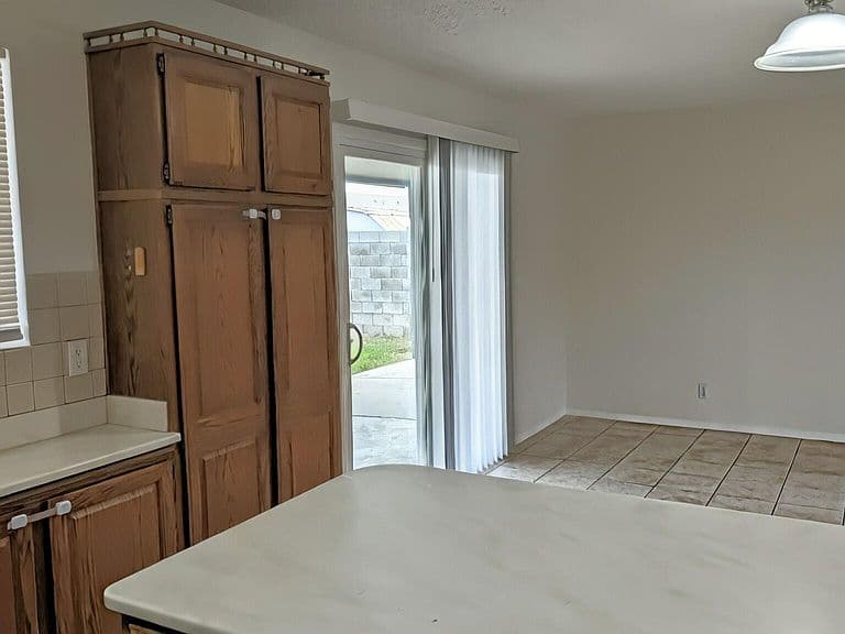 3208 W WILLOW Avenue photo 5