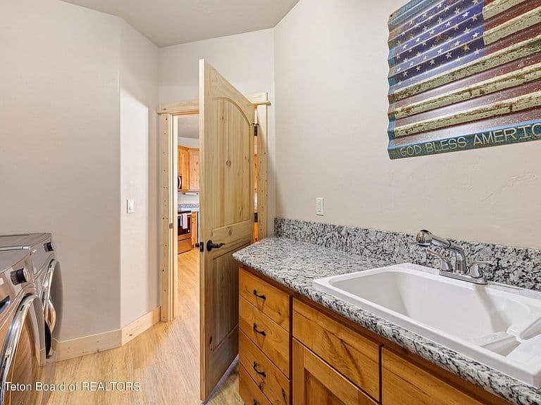 31 Pinyon St photo 3