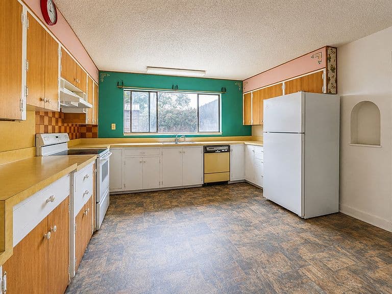 307 Speedway Ave photo 5