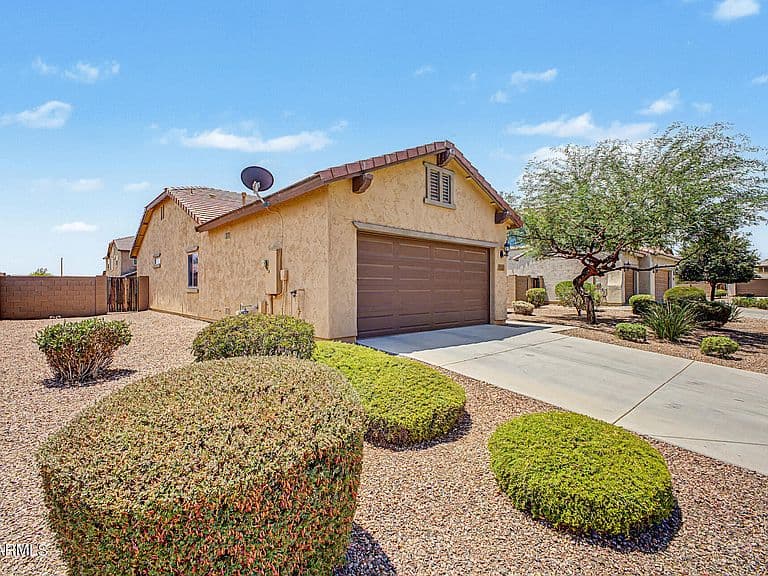 17549 W PINNACLE VISTA Drive photo 4