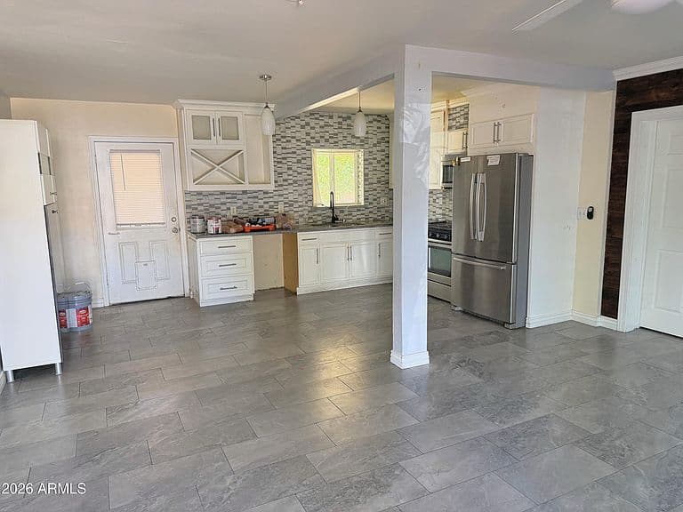 15 E CAROL Avenue photo 3