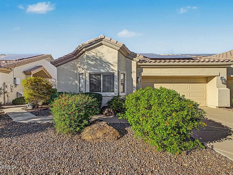 1544 E LAUREL Drive photo 2