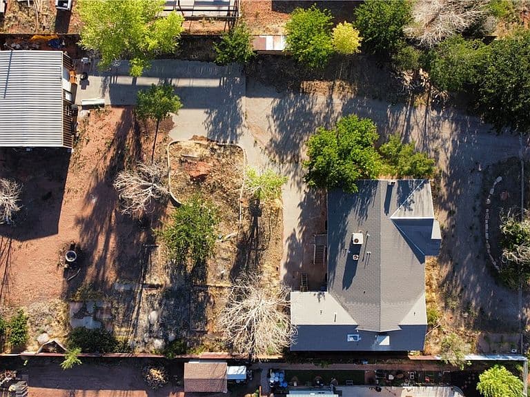 245 W Warren Avenue photo 3