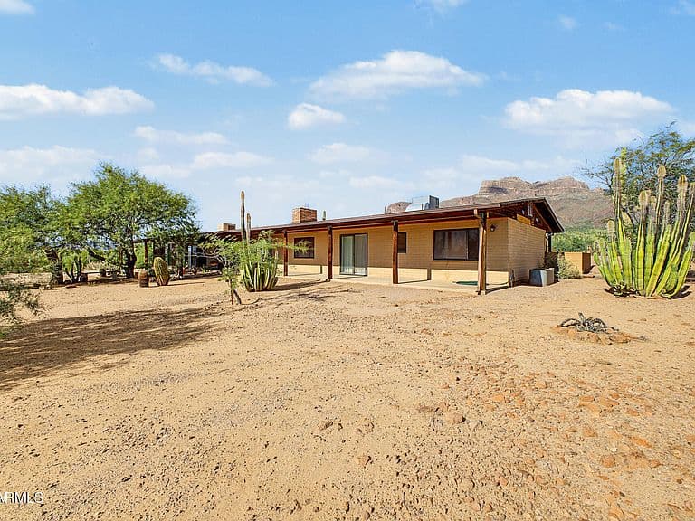685 S HOLMES Road photo 4