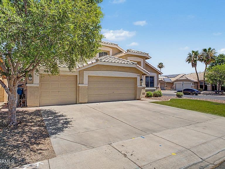 372 E ARABIAN Drive photo 3
