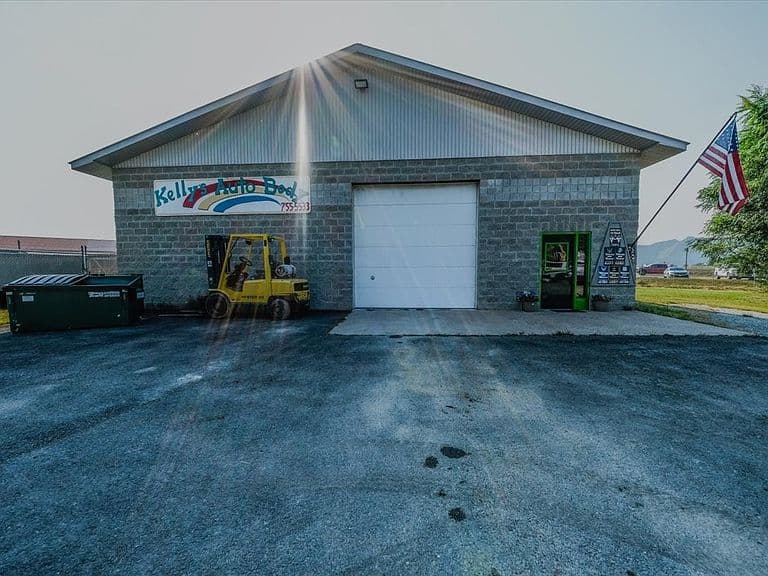 110 Industrial Ct photo 1