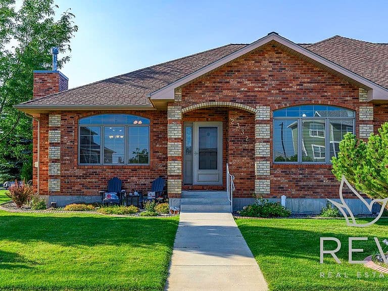 2332 Pioneer Ave photo 2