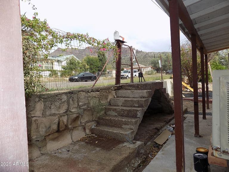 571 W PORPHYRY Street photo 3