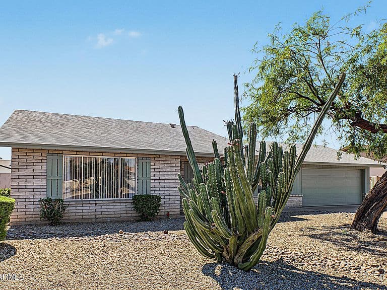 4449 E WILLOW Avenue photo 5