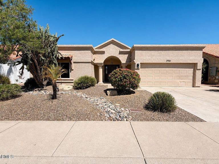 3906 E AMBERWOOD Drive photo 1