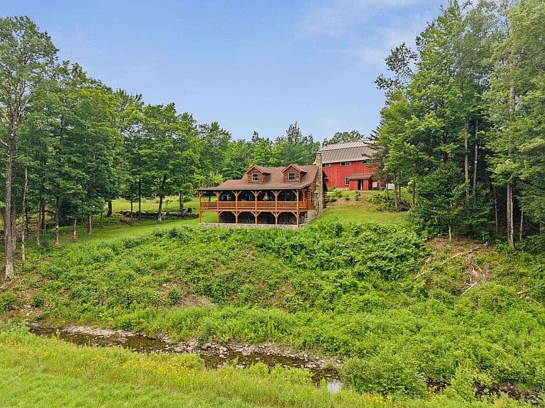 939 Chamberlin Road photo 3
