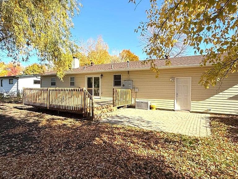 505 Maple Ln photo 2
