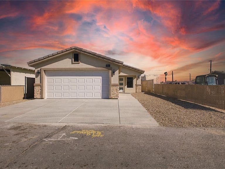 2116 Del Rey Drive photo 1