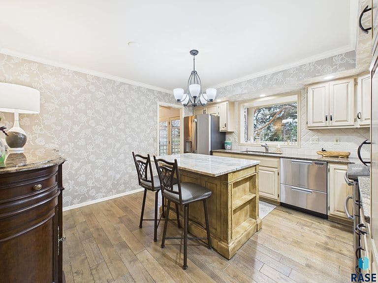 317 E Autumn Ln photo 5