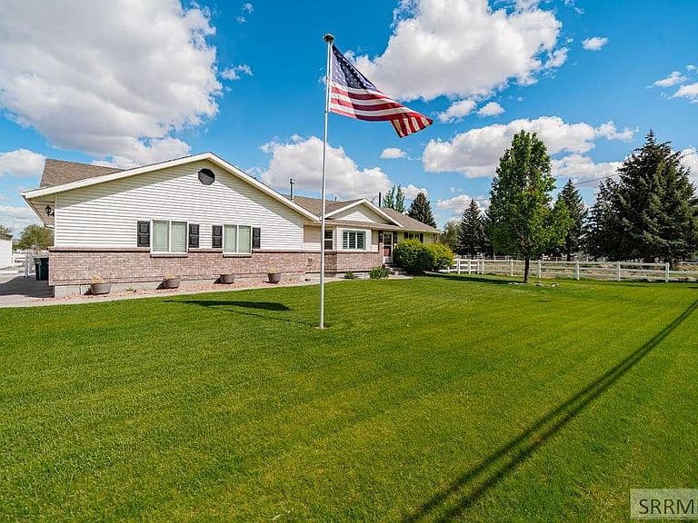 900 Pendlebury Ln photo 3