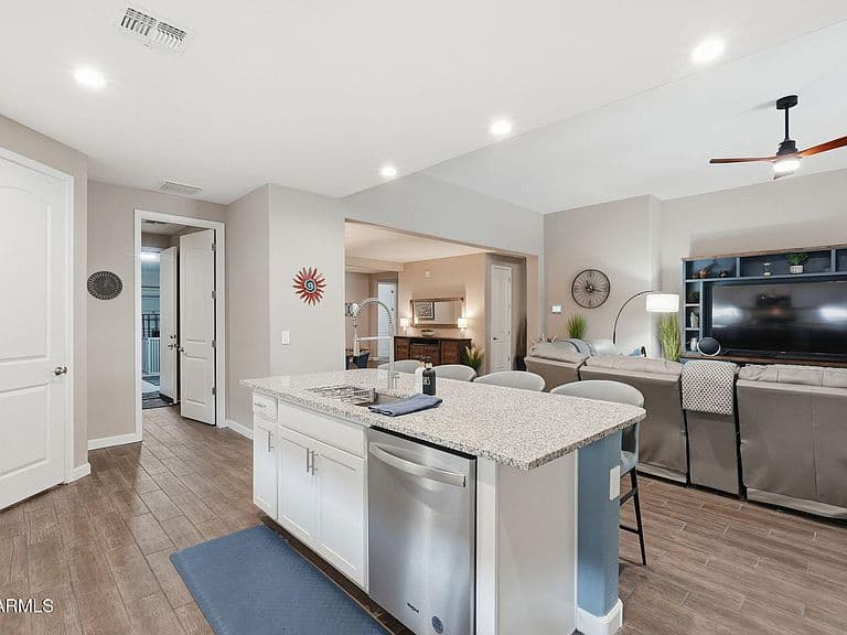 37733 W SANTA BARBARA Avenue photo 2