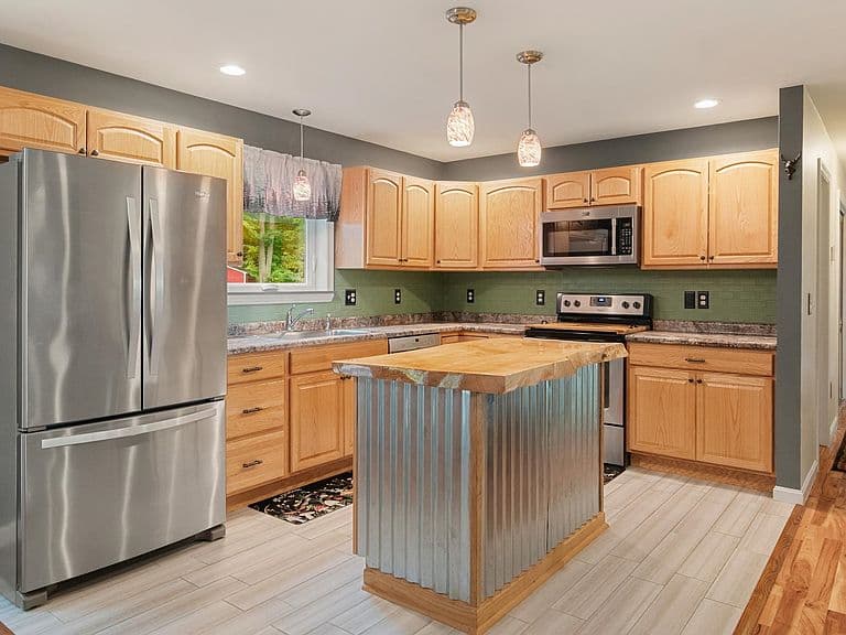 387 St. Albans Road photo 4