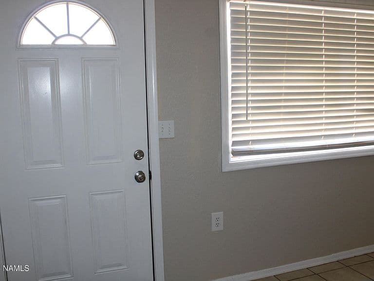 404 N Kinsley Ave photo 5
