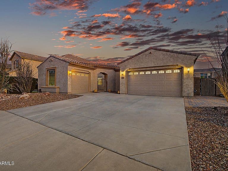 2637 E DOGWOOD Drive photo 2