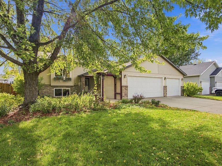1115 Sommerset Dr photo 2