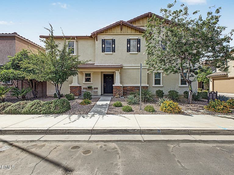 1150 S SAWYER -- photo 1