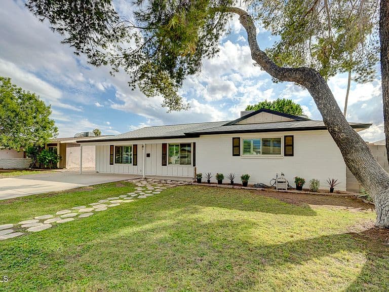 1821 E JULIE Drive photo 1