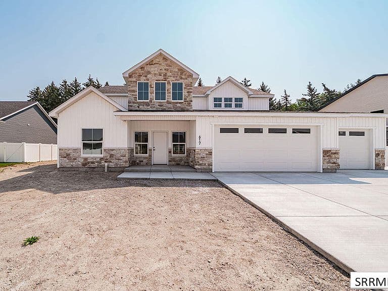 617 Boxwood Dr photo 1