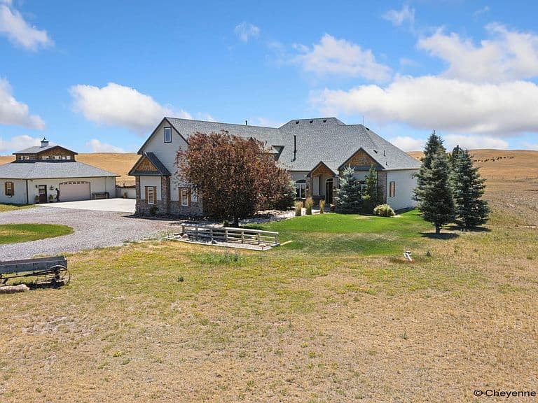 2533 Moonlight Ct photo 2